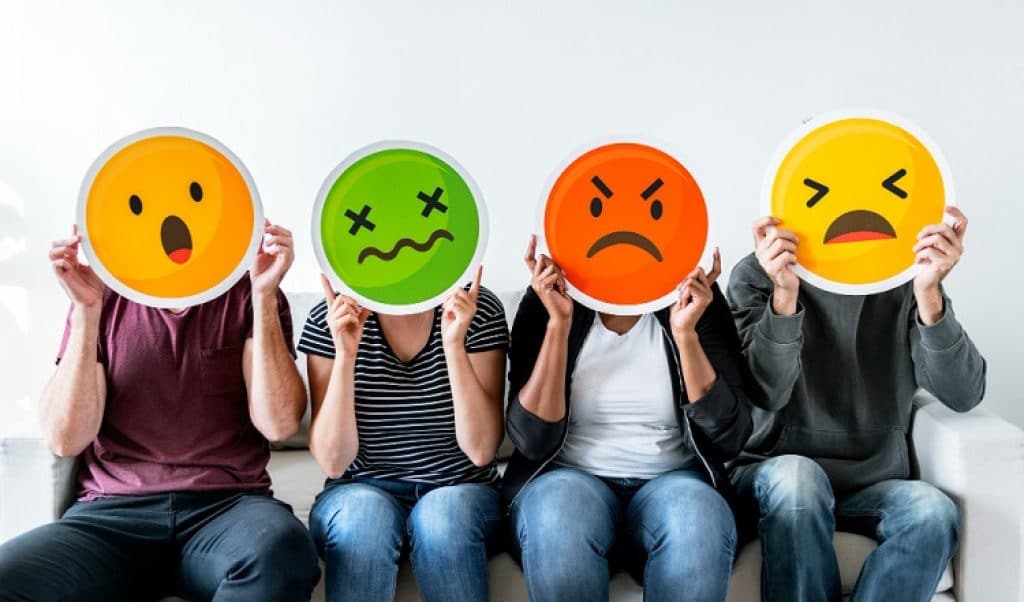 ארבעה סוגים שונים של רגשות לפי מסיכות שונות